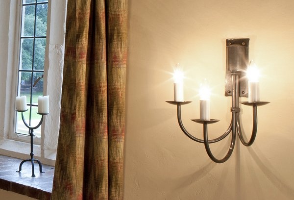 Wharncliffe wall light, Leeds Castle, Kent